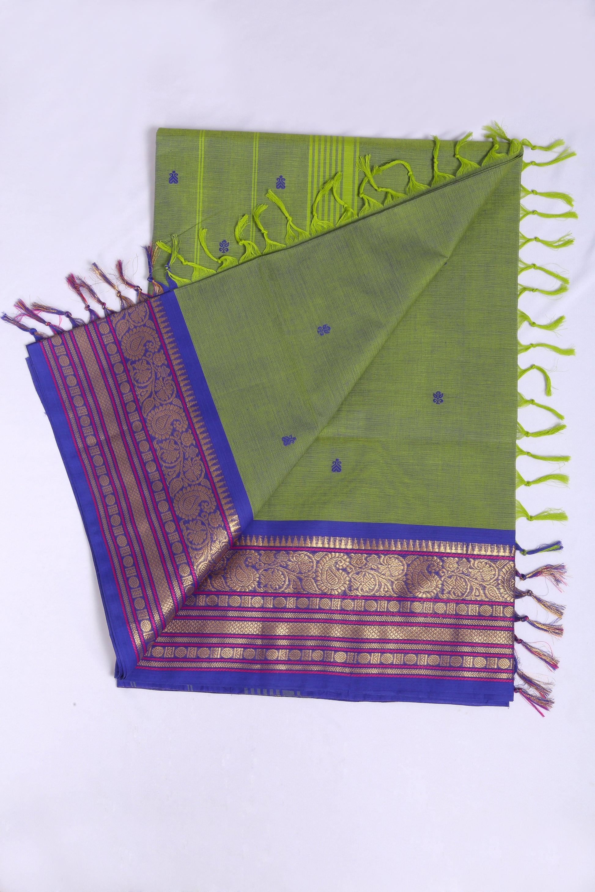 Running blouse, Pure Chettinad cotton  , 120 count  Saree,Normal wash Only , Line pallu(Munthani), With Handloom Flower buttas ,Even Bordered Saree.
