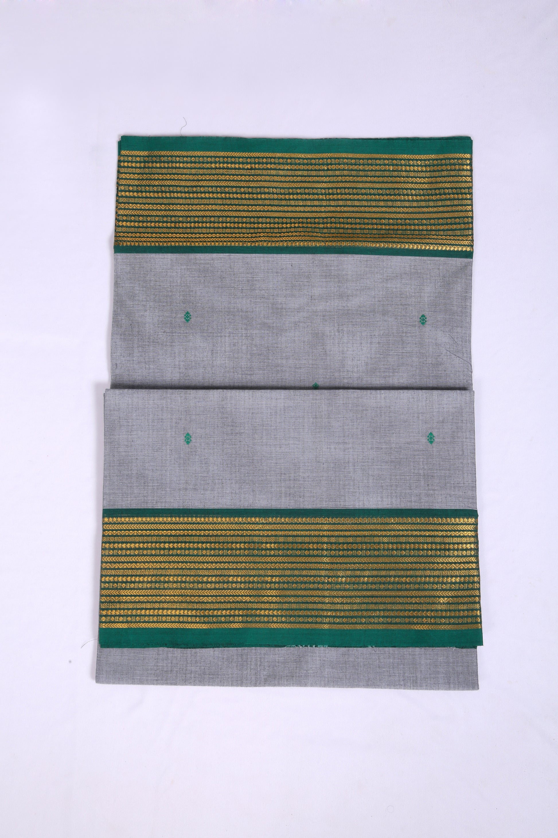 Running blouse, Pure Chettinad cotton  , 120 count  Saree,Normal wash Only , Line pallu(Munthani), With Handloom Flower buttas ,Even Bordered Saree.